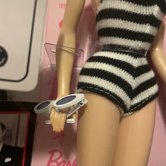 My Favorite Barbie The Original Teenage Fashion Barbie (1959 Reproduction) - Picture 3 of 7